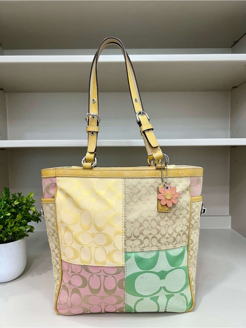 Coach Spring Y2K Signature Pastel Patchwork Turnlock Gallery Tote Shoulder Bag - Picture 2 of 16